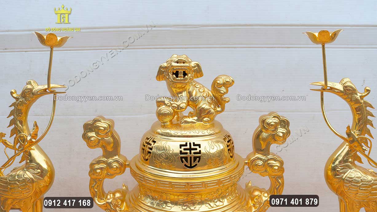 Đ&ocirc;i hạc đứng tr&ecirc;n mai r&ugrave;a sẽ được đặt chầu hai b&ecirc;n đỉnh